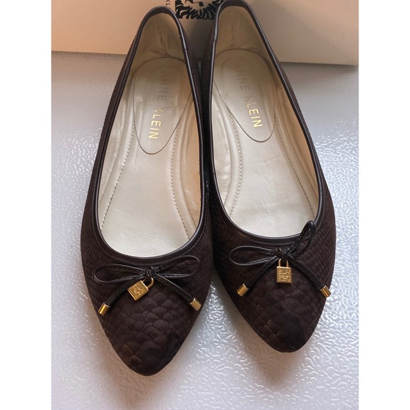 Anne Klein AKOV Ballet Flats Brown Leather Upper Bow Lock Accent Size 10M - Picture 1 of 11